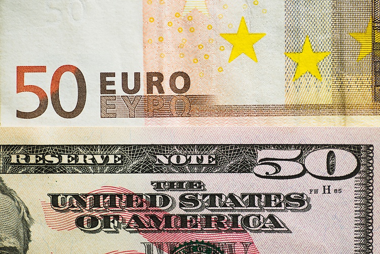 交易员关注美联储会议纪要，欧元/美元因美元走强而在1.0600以下摇摆不定